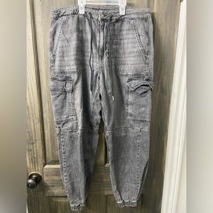 Women’s American Eagle, black cargo pants